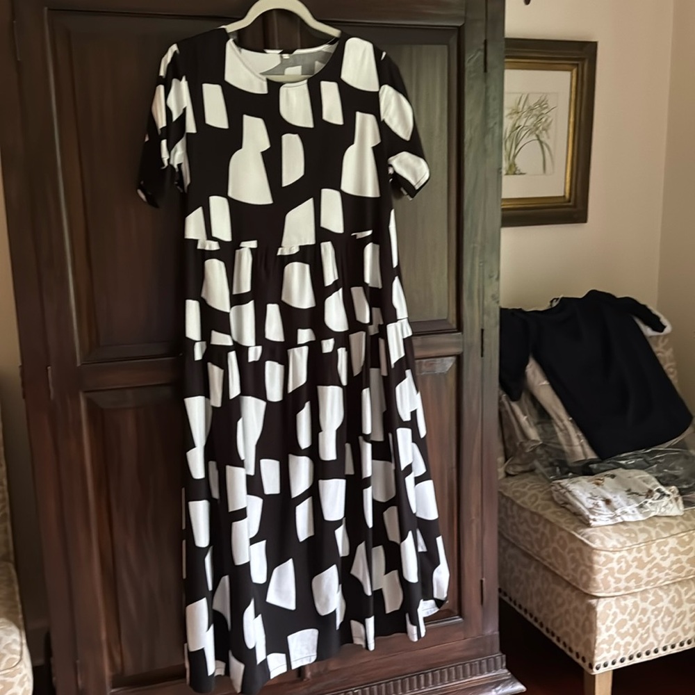 Black and White Geometric Dress